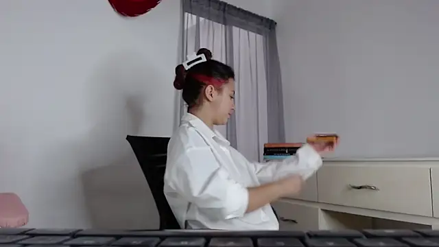 melody  bleir online show from March 4, 8:38 pm