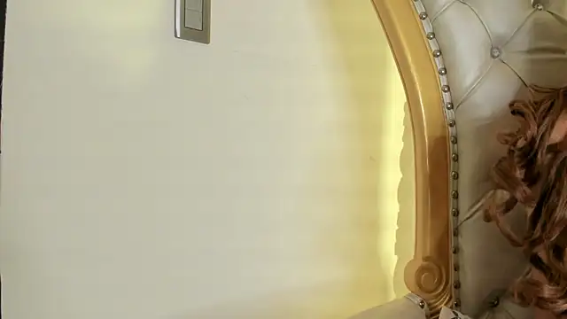 Ari sunshine  online show from December 13, 10:05 pm