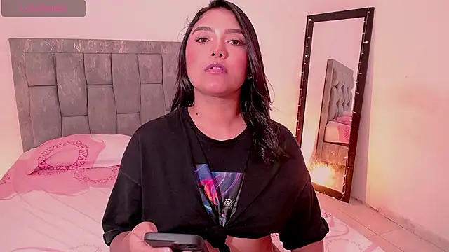 DIANEE 01 online show from April 7, 11:39 pm