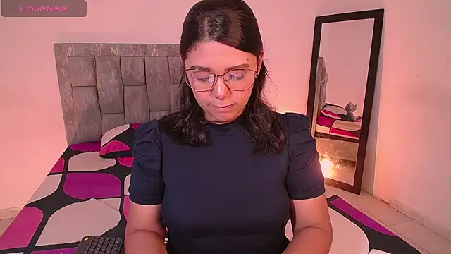 Snapshot of DIANEE_01 chatting on November 23, 12:31 am DIANEE 01 online show from November 23, 12:31 am