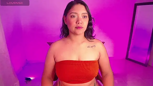 Snapshot of DIANEE_01 chatting on October 21, 11:48 pm DIANEE 01 online show from October 21, 11:48 pm