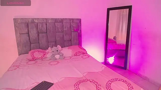 DIANEE 01 online show from December 20, 8:12 pm