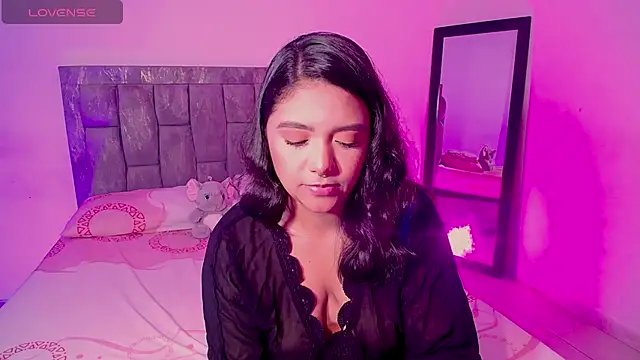 DIANEE 01 online show from February 4, 11:00 pm