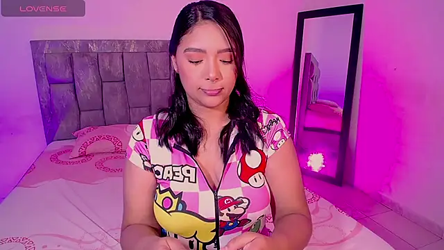 DIANEE 01 online show from February 11, 8:41 pm