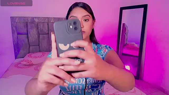 DIANEE 01 online show from February 15, 12:11 am