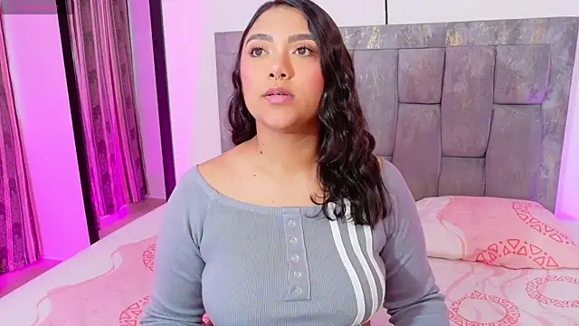 Snapshot of DIANEE_01 chatting on July 9, 11:04 pm DIANEE 01 online show from July 9, 11:04 pm