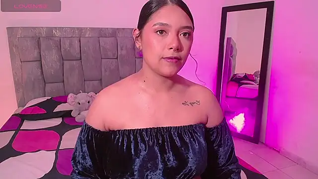 DIANEE 01 online show from January 5, 9:18 pm