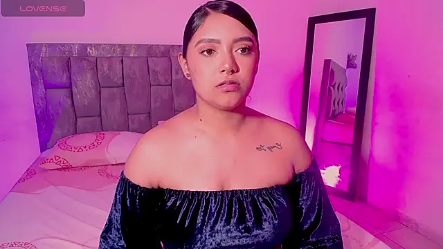 DIANEE 01 online show from January 31, 8:29 pm