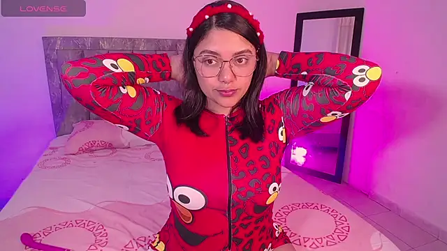 Snapshot of DIANEE_01 chatting on November 13, 12:36 am DIANEE 01 online show from November 13, 12:36 am