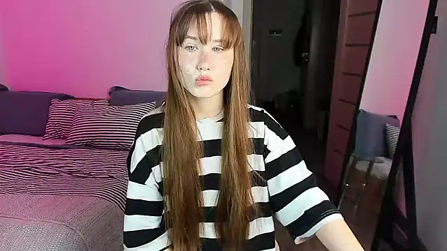 Stella Sunny online show from October 4, 9:05 pm