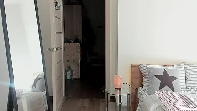 Stella Sunny online show from April 5, 7:37 am