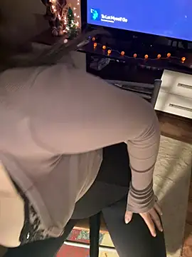 tigerrtiger online show from February 9, 9:35 pm