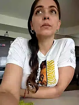 Snapshot of natalie_cowens chatting on February 19, 6:00 pm natalie cowens online show from February 19, 6:00 pm