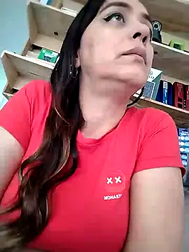 Snapshot of natalie_cowens chatting on February 9, 8:24 pm natalie cowens online show from February 9, 8:24 pm