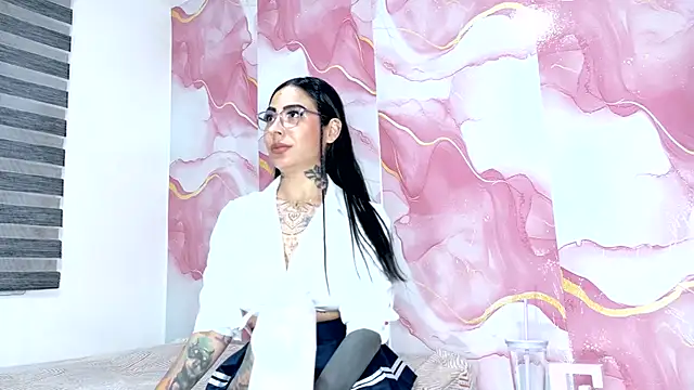 EmiliMontero online show from May 28, 1:13 am