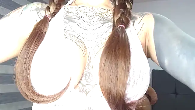 EmiliMontero online show from February 22, 1:19 am