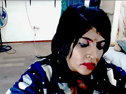 Snapshot of Indiancatz2 chatting on July 14, 2:05 am Indiancatz2 online show from July 14, 2:05 am