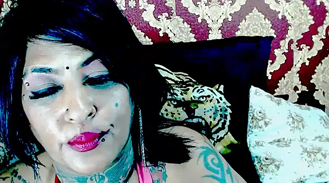 Snapshot of Indiancatz2 chatting on March 22, 1:32 am Indiancatz2 online show from March 22, 1:32 am