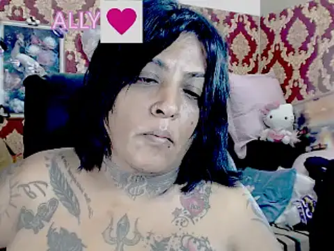 Snapshot of Indiancatz2 chatting on October 13, 5:14 pm Indiancatz2 online show from October 13, 5:14 pm