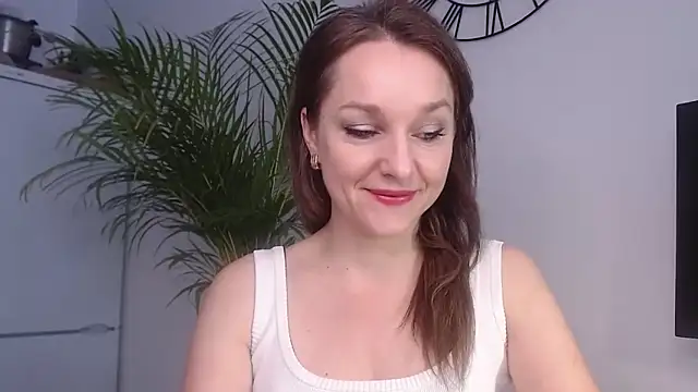 Snapshot of AliciaDesire chatting on February 5, 8:11 am AliciaDesire online show from February 5, 8:11 am