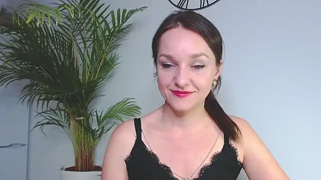 Snapshot of AliciaDesire chatting on December 12, 6:31 pm AliciaDesire online show from December 12, 6:31 pm
