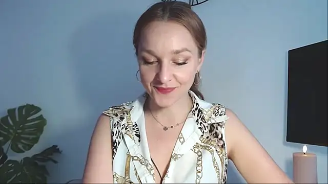 AliciaDesire online show from March 12, 6:50 am