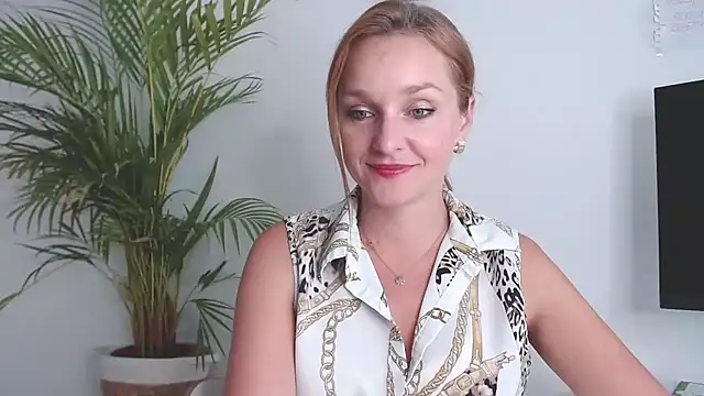 Snapshot of AliciaDesire chatting on October 15, 1:30 pm AliciaDesire online show from October 15, 1:30 pm