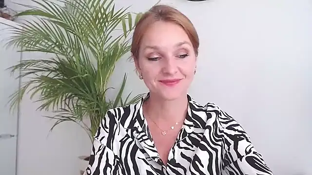 Snapshot of AliciaDesire chatting on September 29, 1:39 pm AliciaDesire online show from September 29, 1:39 pm