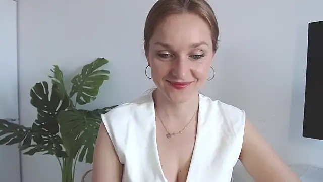 AliciaDesire online show from April 9, 6:41 am