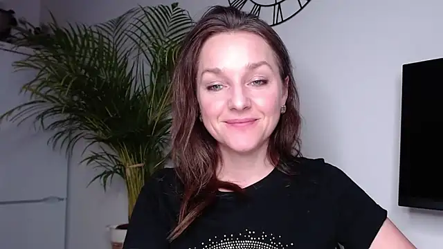 Snapshot of AliciaDesire chatting on February 10, 6:13 pm AliciaDesire online show from February 10, 6:13 pm