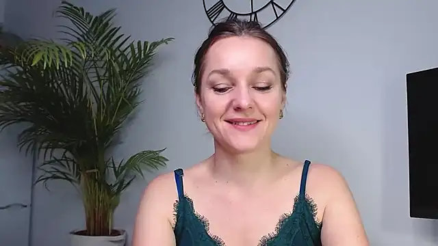 Snapshot of AliciaDesire chatting on January 16, 8:00 am AliciaDesire online show from January 16, 8:00 am