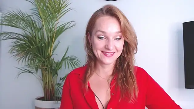 Snapshot of AliciaDesire chatting on October 21, 6:46 am AliciaDesire online show from October 21, 6:46 am