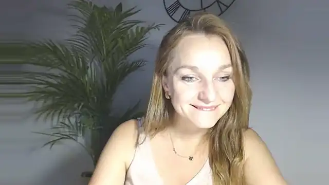 Snapshot of AliciaDesire chatting on November 18, 3:04 pm AliciaDesire online show from November 18, 3:04 pm