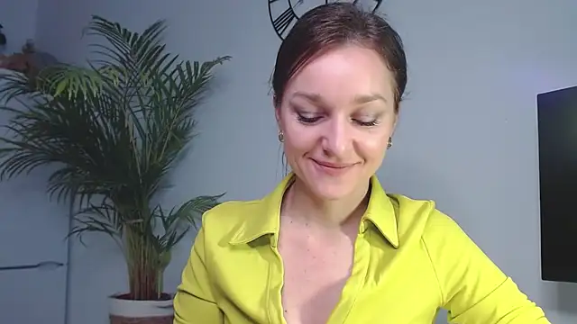 Snapshot of AliciaDesire chatting on January 13, 7:43 am AliciaDesire online show from January 13, 7:43 am
