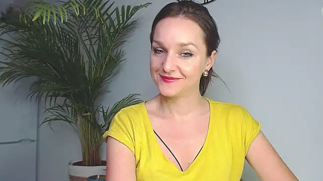 Snapshot of AliciaDesire chatting on December 11, 6:42 pm AliciaDesire online show from December 11, 6:42 pm