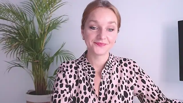 Snapshot of AliciaDesire chatting on October 30, 6:55 am AliciaDesire online show from October 30, 6:55 am