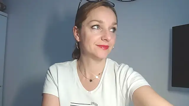 AliciaDesire online show from February 18, 6:55 am