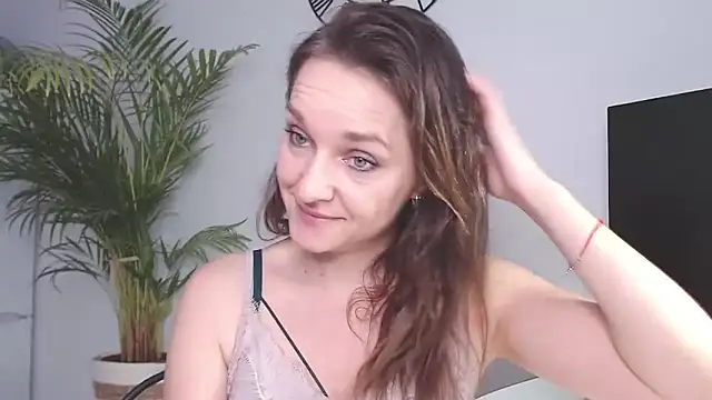 Snapshot of AliciaDesire chatting on January 27, 7:56 am AliciaDesire online show from January 27, 7:56 am