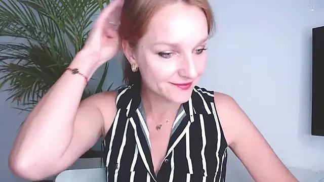 Snapshot of AliciaDesire chatting on September 30, 5:57 am AliciaDesire online show from September 30, 5:57 am