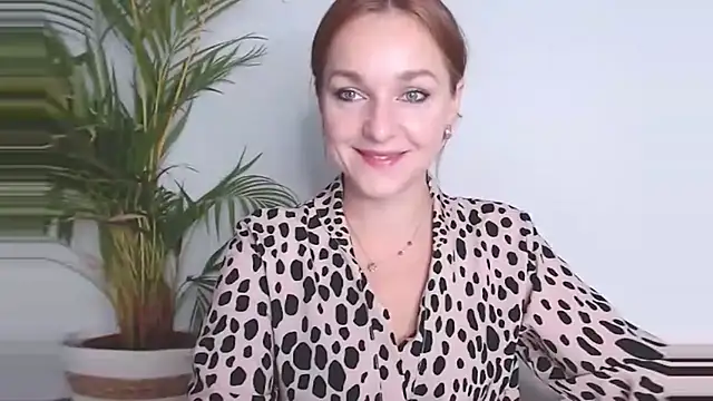 Snapshot of AliciaDesire chatting on November 13, 7:01 am AliciaDesire online show from November 13, 7:01 am