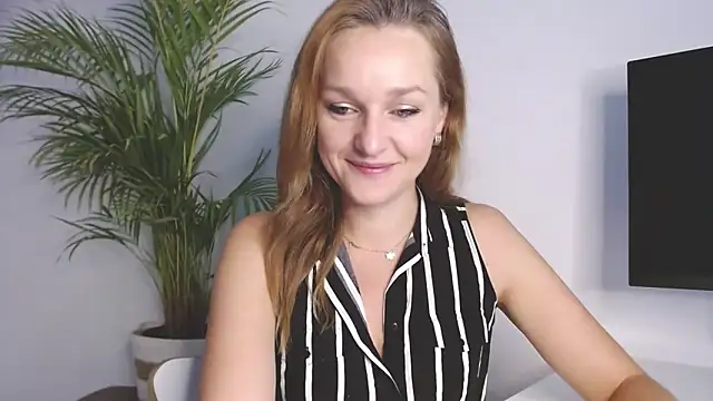 Snapshot of AliciaDesire chatting on October 29, 7:07 am AliciaDesire online show from October 29, 7:07 am