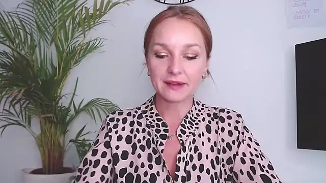 Snapshot of AliciaDesire chatting on September 16, 1:01 pm AliciaDesire online show from September 16, 1:01 pm