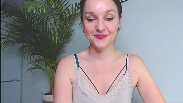 Snapshot of AliciaDesire chatting on December 19, 6:34 pm AliciaDesire online show from December 19, 6:34 pm