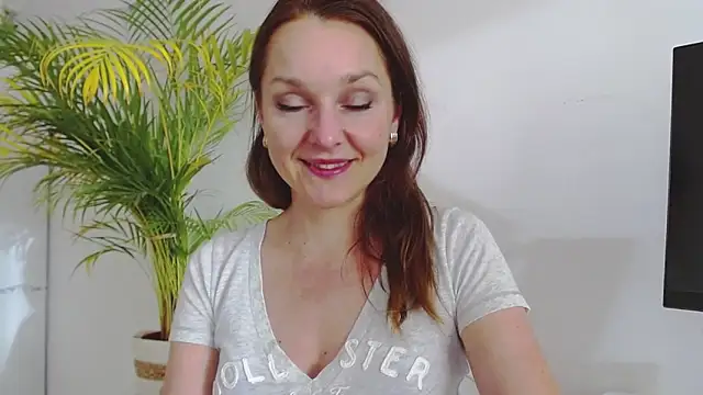Snapshot of AliciaDesire chatting on March 18, 3:44 pm AliciaDesire online show from March 18, 3:44 pm
