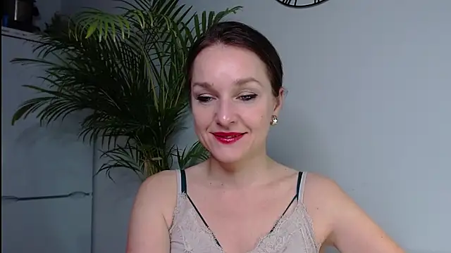 Snapshot of AliciaDesire chatting on December 19, 3:30 pm AliciaDesire online show from December 19, 3:30 pm