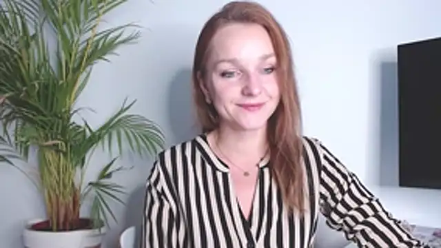 Snapshot of AliciaDesire chatting on November 12, 2:10 pm AliciaDesire online show from November 12, 2:10 pm