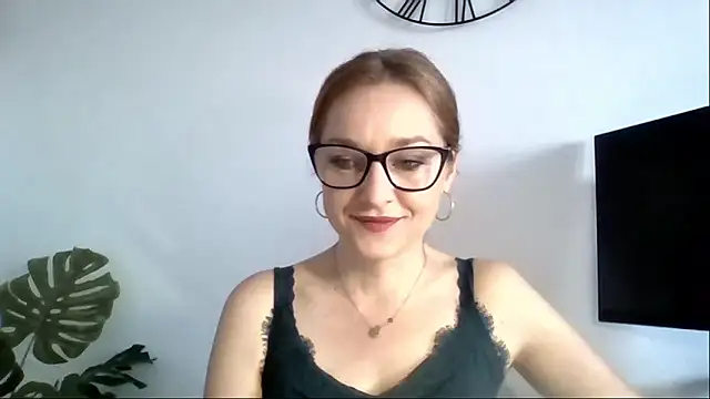 AliciaDesire online show from March 13, 6:51 am