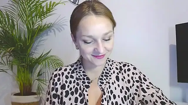 Snapshot of AliciaDesire chatting on November 21, 6:56 am AliciaDesire online show from November 21, 6:56 am