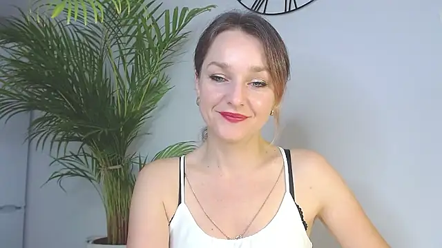 Snapshot of AliciaDesire chatting on December 3, 8:44 am AliciaDesire online show from December 3, 8:44 am
