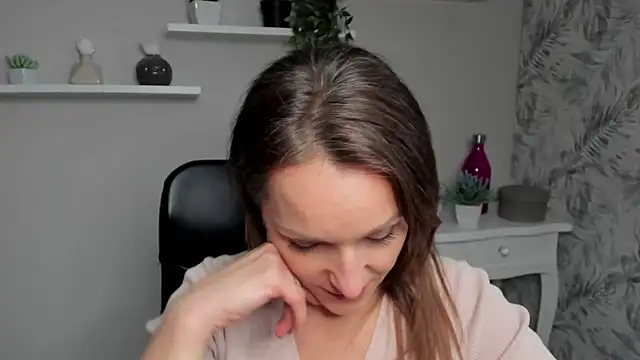 Snapshot of AliciaDesire chatting on February 20, 2:46 pm AliciaDesire online show from February 20, 2:46 pm